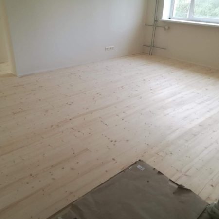 Eeltöödeldud kuusepõrandalaud